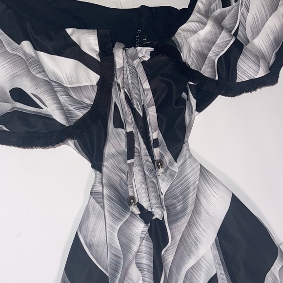 AZULU ruffle one piece Swimsuit New L - Picture 4 of 11